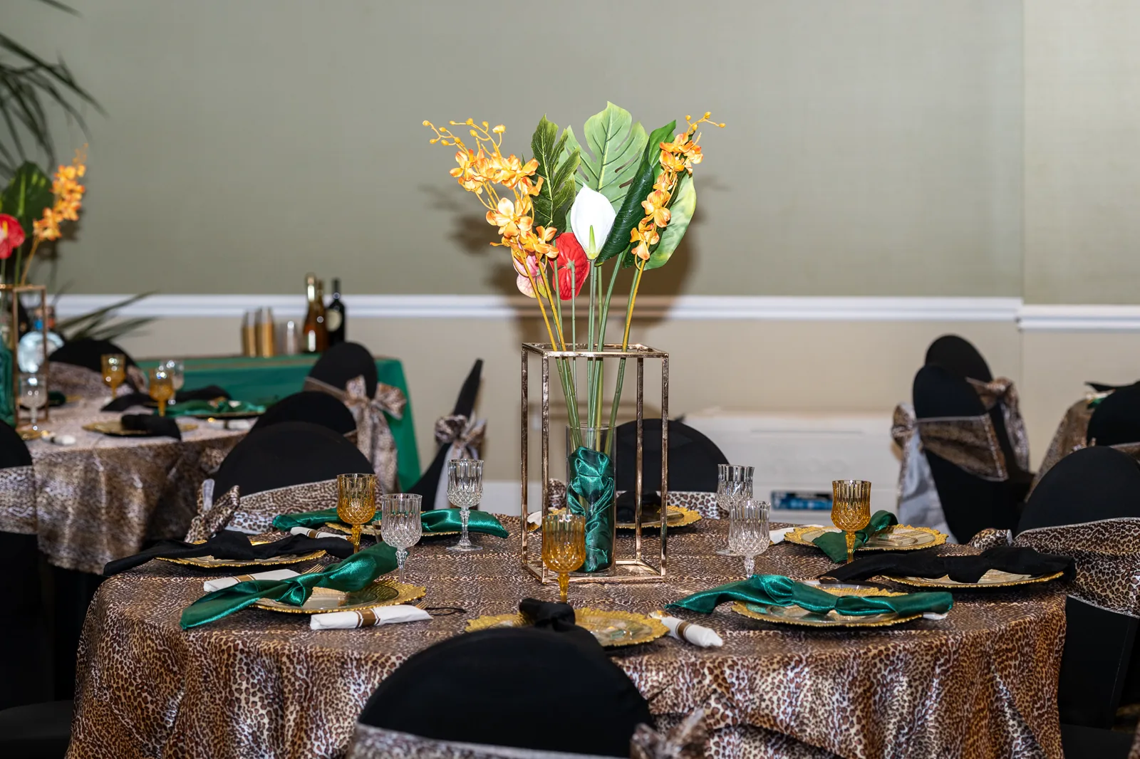 Leopard-print birthday table décor